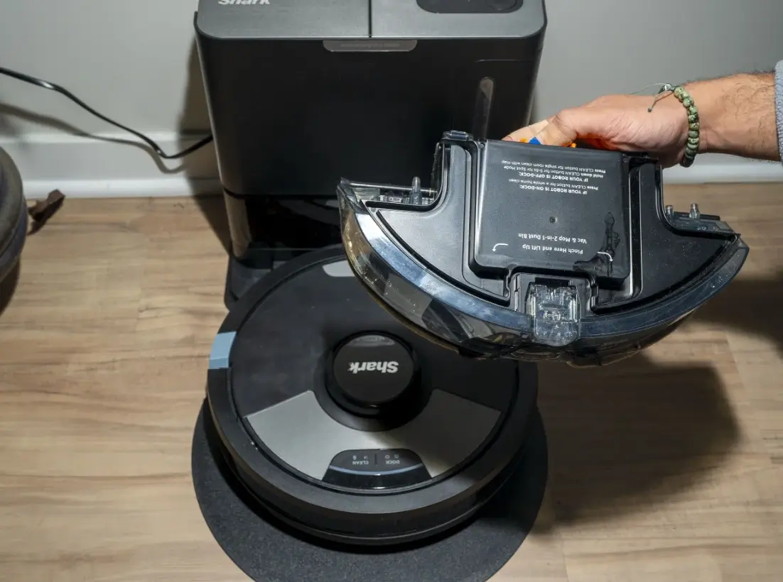 shark robot vacuum not charging
